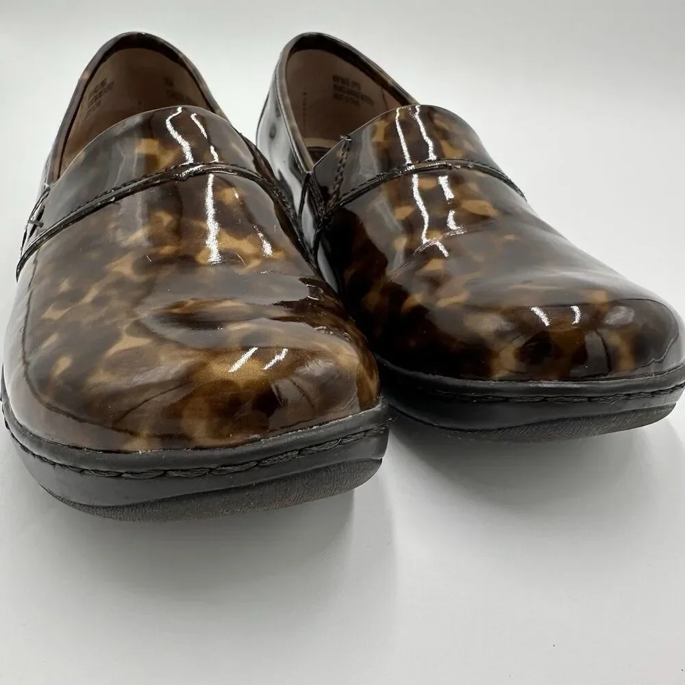 BOC Born Concept Clogs Womens 8 Slip On Shoes Brown Cheetah Patent Faux Leather - Picture 14 of 16